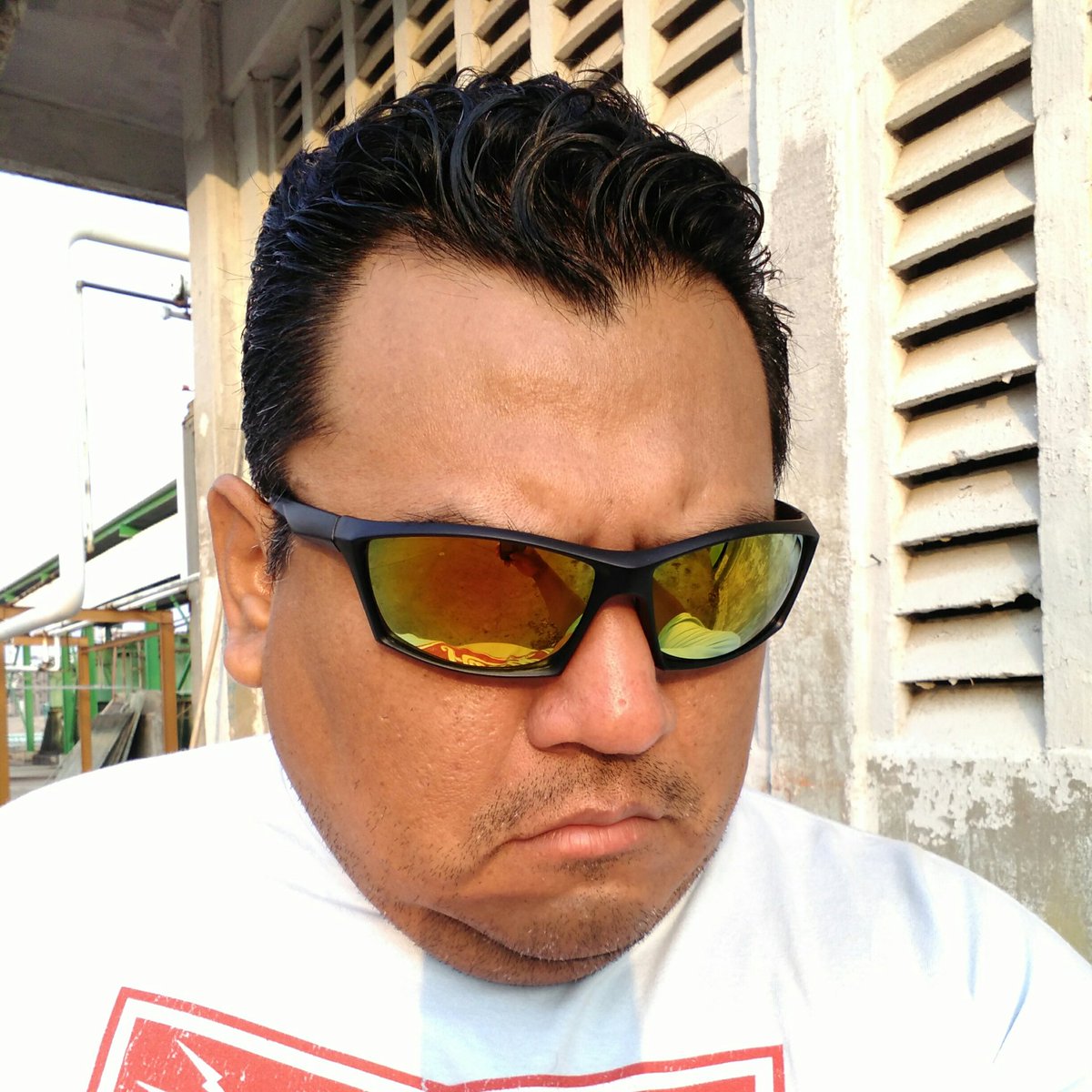 zovek40's tweet photo. #NuevaFotoDePerfil https://t.co/a8PlNpRJWb