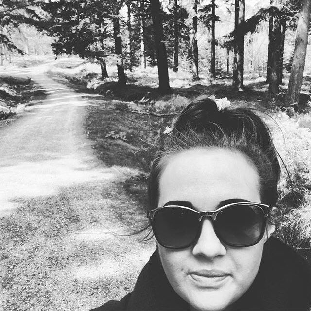 ThePatternClub's tweet image. Here's our Ellie enjoying a lovely country walk. #print #inspirations for our new #patterntrend