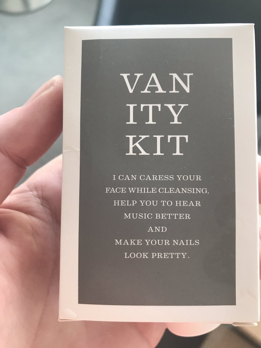 RegitzeB's tweet photo. Mon den også kan få mænd til at holde sig fra lange enetaler? #delmøde17 #vanitykit #mændpåtalerstolen https://t.co/xx2tUzRfv6