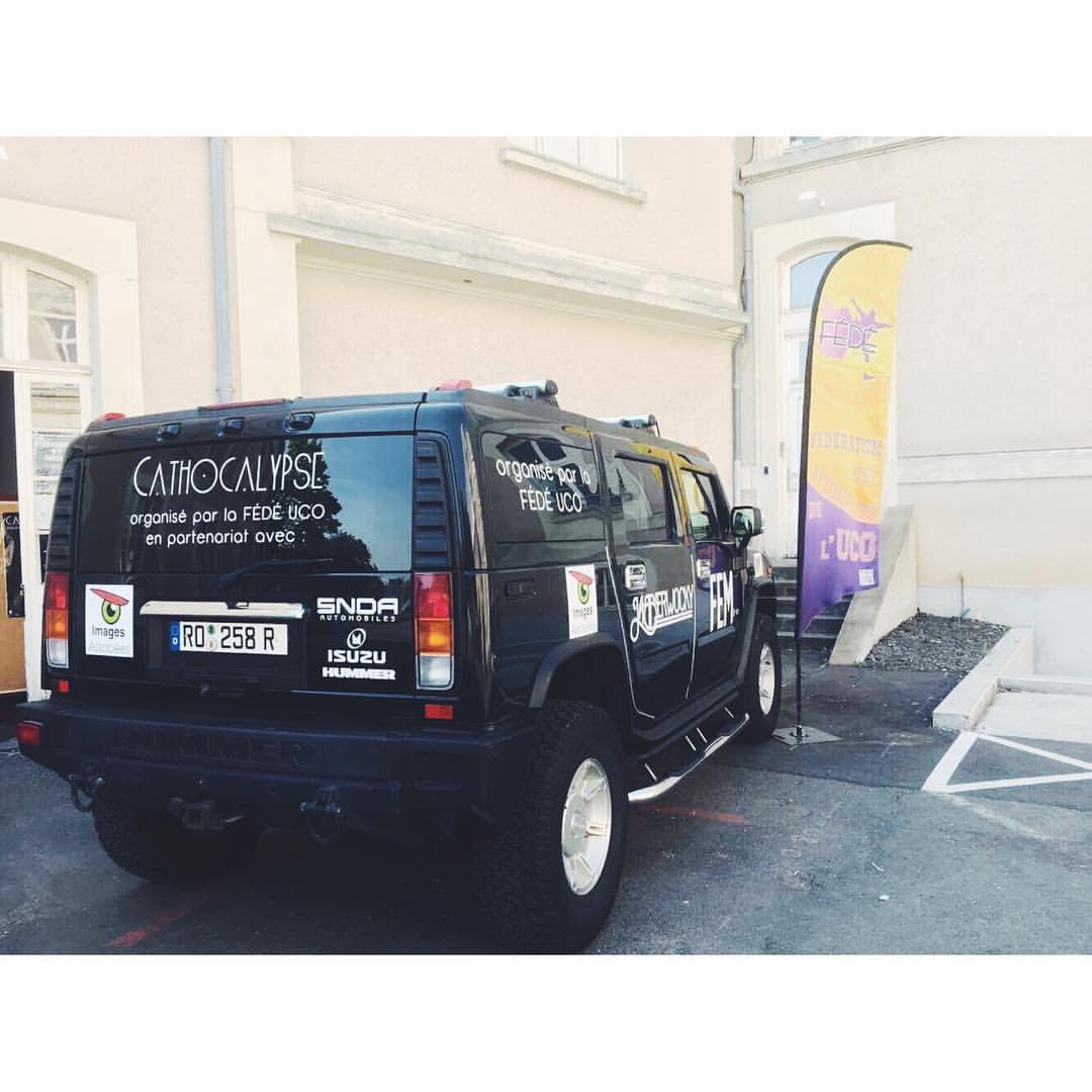 Le hummer de la #Cathocalypse2017 est arrivé ! Retrouvez le ce midi à l'école @Groupe_ESEO d'Angers et achetez vos places pour jeudi !
