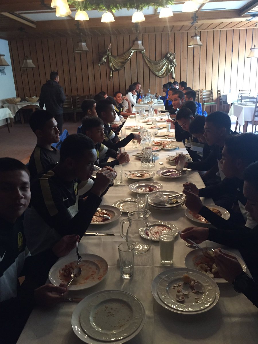 youthfootballmy's tweet image. Malaysia U15 team breakfast before our first match today against Mexico at 1400. @TorneoGradisca #dellenazioni
