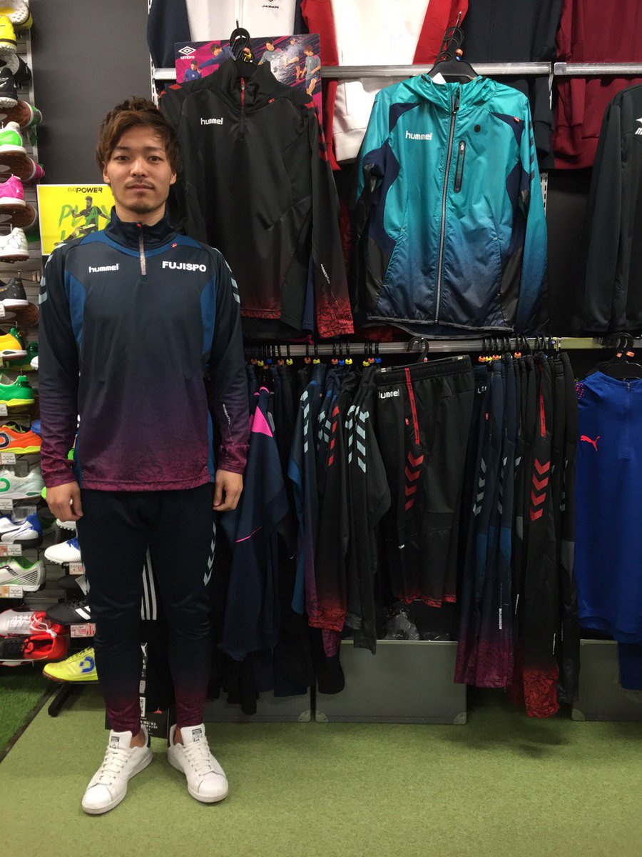 ট ইট র Hummel ヒュンメル公式 大阪唯一の世界遺産候補 古市古墳群のある藤井寺市 その藤井寺icより程近いフジスポでは 5 7まで ヒュンメルフェアを開催中 試蹴りスペースもある関西最大級のサッカー売り場のあるスポーツ専門店ですよー ヒュンメル