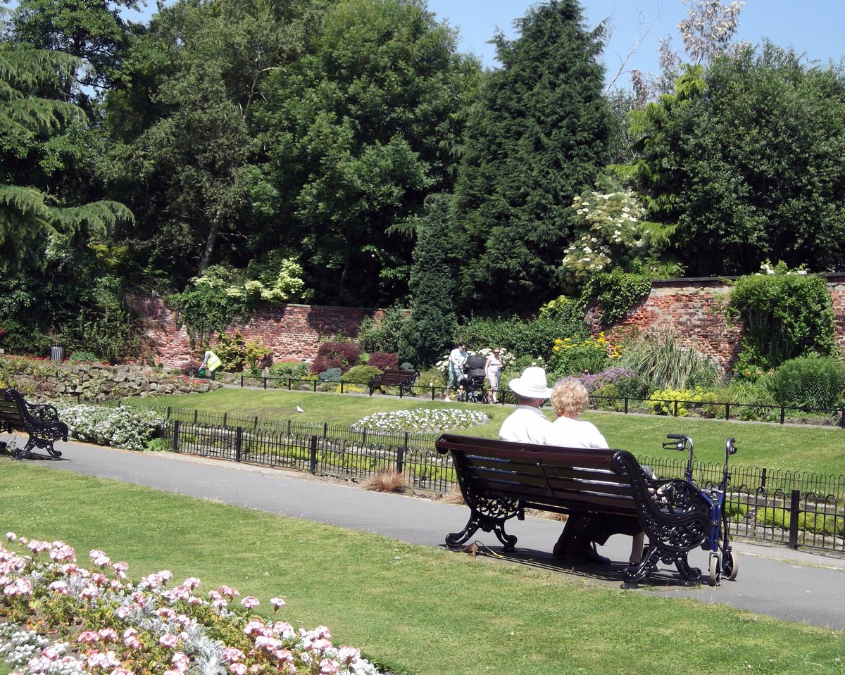 This weekend: come see our exhibition on #LeedsParks past, present and future <a href="/RoundhayPark/">RoundhayPark</a>: futureofparks.leeds.ac.uk/exhibition/ <a href="/LeedsParks/">Leeds Parks</a> <a href="/LeedsForum/">Leeds City Forum 𝕏</a>