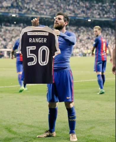 SUFCGoals's tweet image. Messi holding up his idols shirt last night @NilePowerRanger