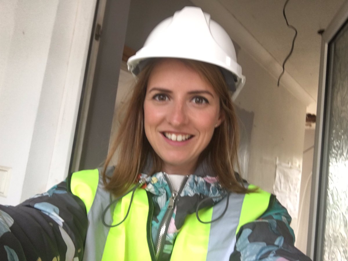 On site!! Got me a hard hat and a high vis! Let's do this!! #loveyourhome 😀🌷🌾👷🏼‍♀️🏡