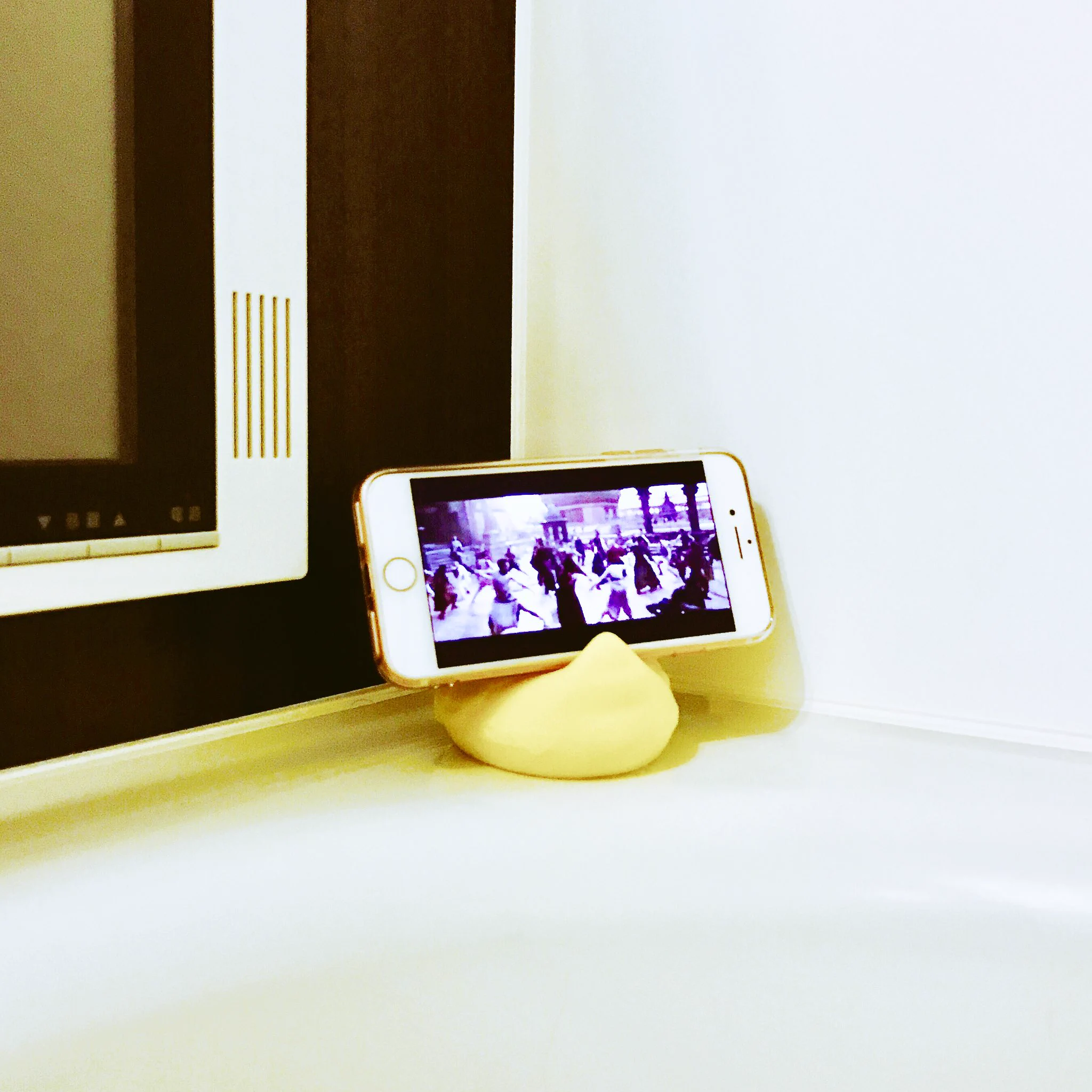 これは違和感ゼロｗｗお風呂のスマホ置きはアヒルがおすすめｗｗｗ