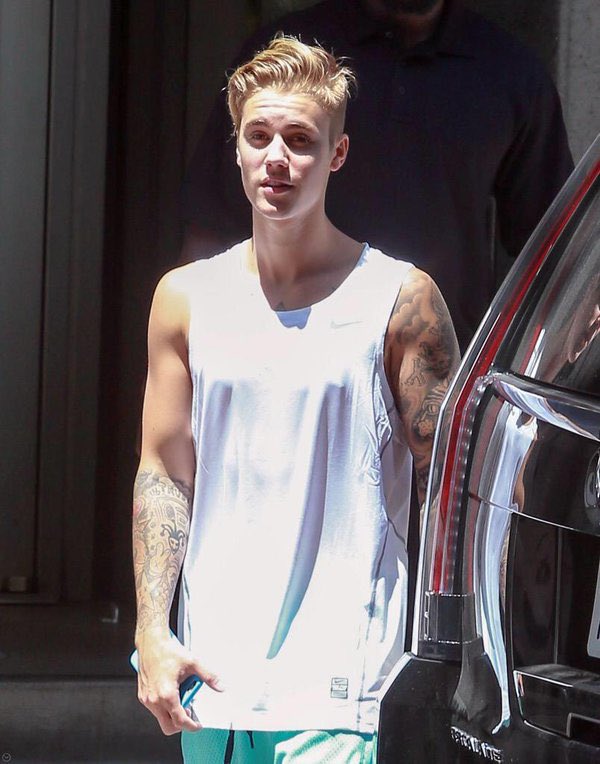 ً (@bestbieberlooks) on Twitter photo 