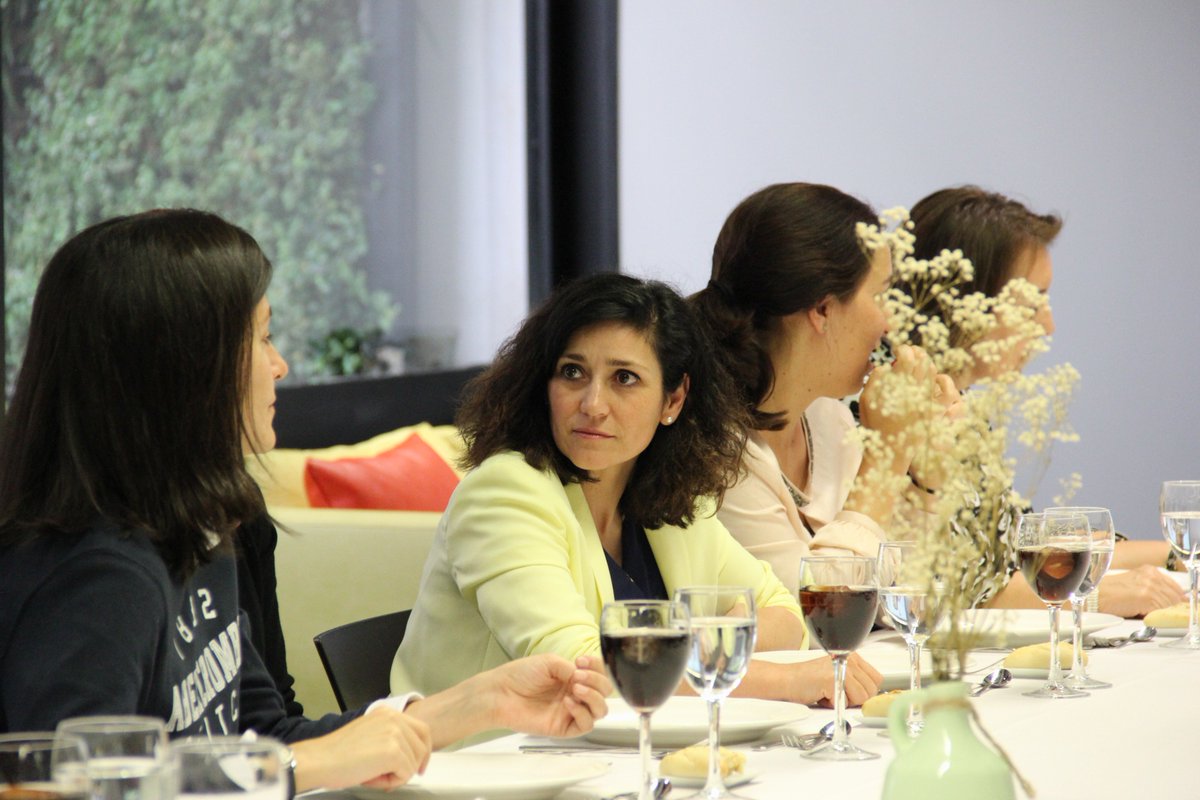 El pasado jueves los alumnos del #PADEM disfrutaron de un almuerzo directivo con Borja Zamácola, de <a href="/neckandneck/">NECK & NECK</a> 🍽️