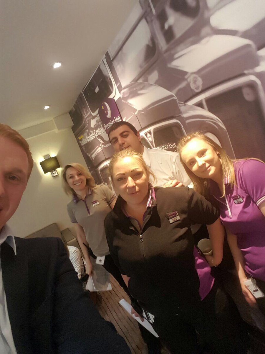 Pete_Cox's tweet image. Romford Central smashed their migration this morning! Great effort! #LoveMondays #HappyHKs #ServiceDelivered @R4chelMcKeeman @SDEBDD