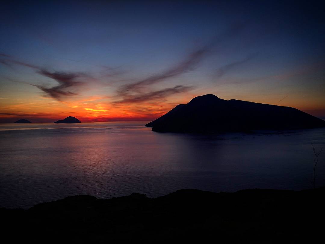 HYPERURANIUM: Eolie, la semplicità è tutto! #aeoliansimplicity #eolie #isoleeolie #natura #turismo #sicilia  hyperuranium.blogspot.com/2017/04/eolie-…