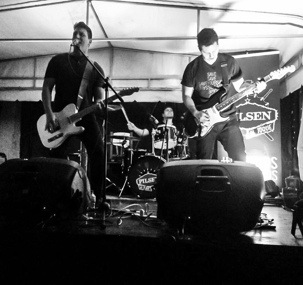 Arrancando la semana en <a href="/BarbarellaPy/">BARBARELLA</a> 🔌🔋
#music #livemusic #concert #artist #VersosEnCodigos #musica #album #cd #pilsenaltoque #pop #rock