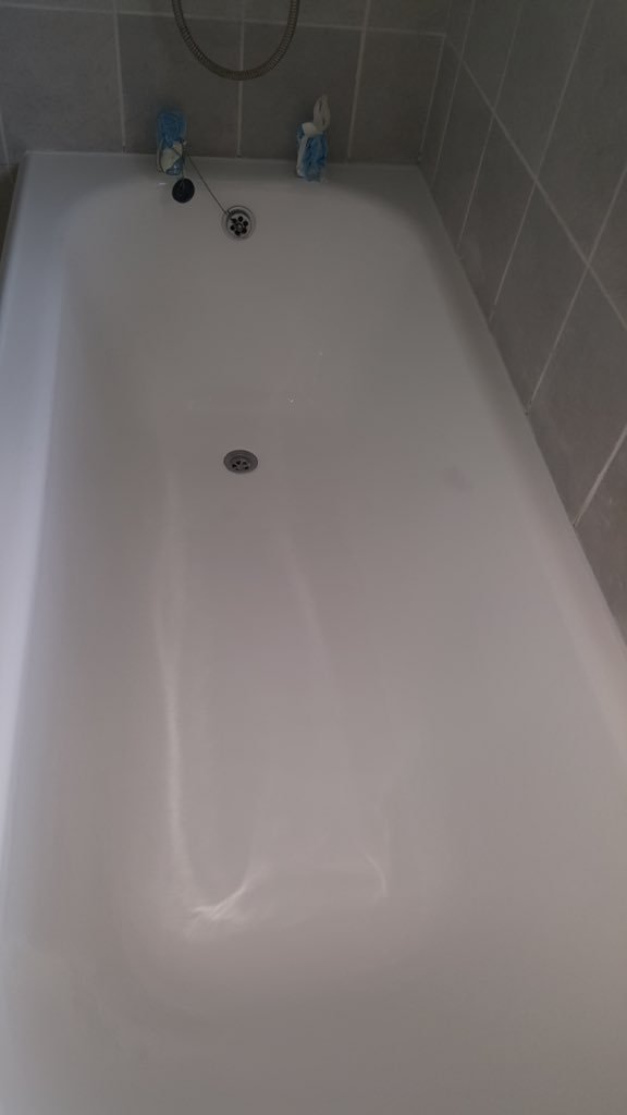 PerfectBaths's tweet image. Job From Friday in Bournemouth, bath not in great condition but the end result looks fantastic