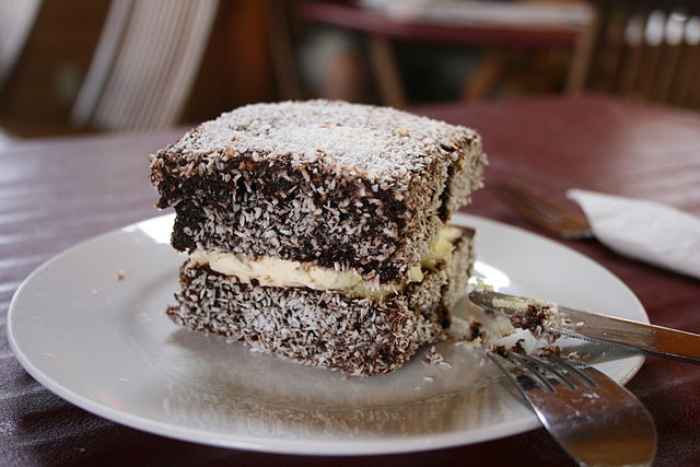 RT:<a href="/AUssieYouTOO/">AYT</a> Descubrir los platos típicos de #Australia y no dudéis en probar algunos! #FelizLunes #Lamington aussieyoutoo.com/comida-austral…