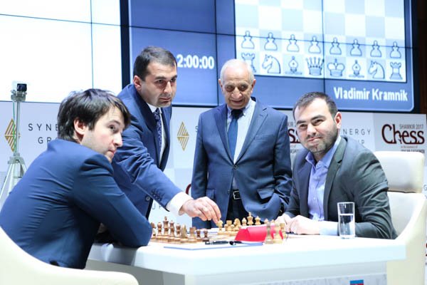 ruchess_ru's tweet image. Четвертый тур Мемориала Вугара Гашимова. Фотографии Э. Кублашвили #shamkirchess2017