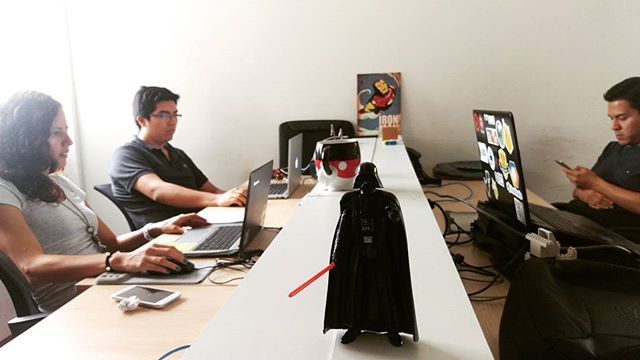 BrianSalvattore's tweet image. Nueva oficina #horsesdeveloper #1dia #thedarkside #newtimes #felizlunes