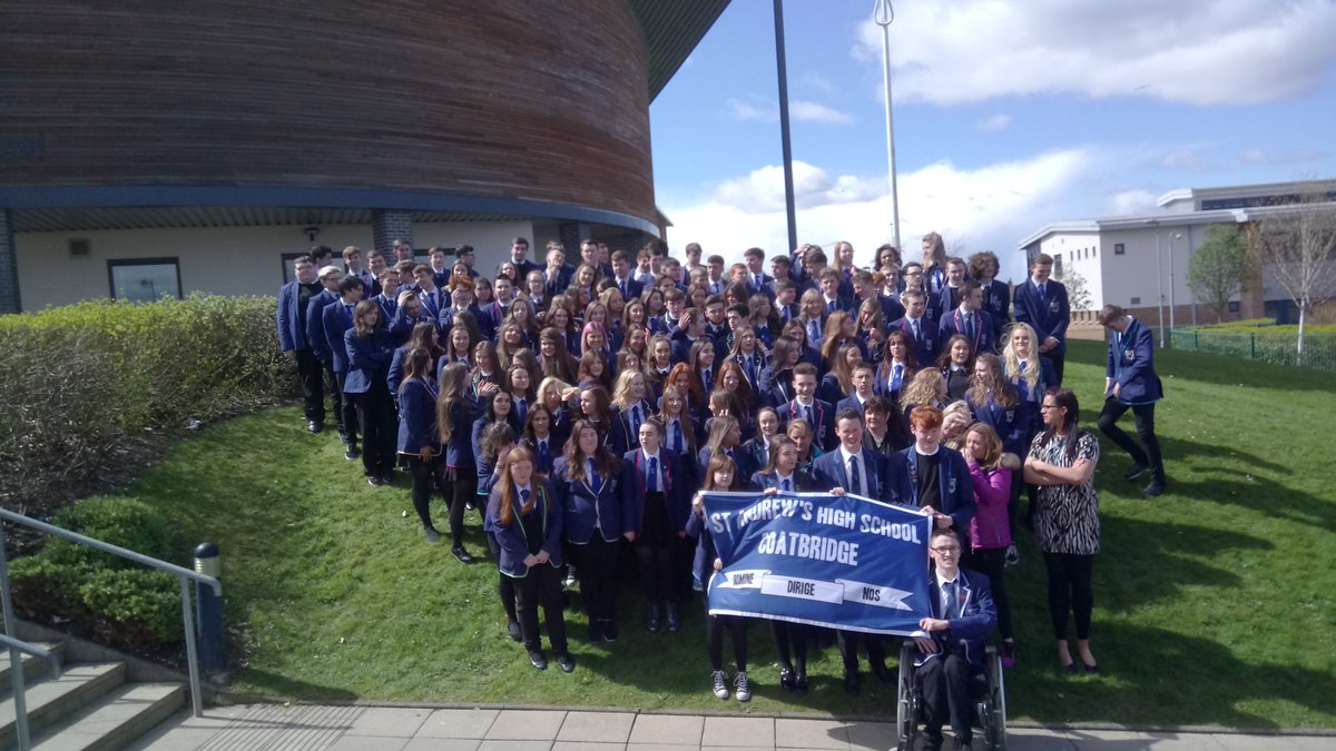 StAndrewsHS's tweet photo. Behind the scenes of our S6 photo ๐ธ
#S6Leavers #windswept #CoreRE https://t.co/8ljpvQsfHO