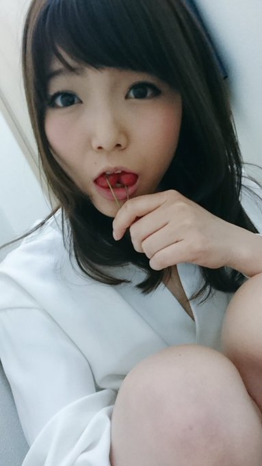 みなさま、お疲れ様です＼(^^)／  今日は平日撮影会だったよー☆ 昨日、ラストシーンで顔に精子浴びすぎて 朝顔がパンパンだったの😱😱 見て！この朝と夕方の顔の変わりよう😱！！  来てくれた方、来たかった方 いつもありがとう&hearts;&hearts;  お風呂浸かって寝よ～🐧🌃<a href="/tag/aknr"class="tags"><span>#aknr</span></a>