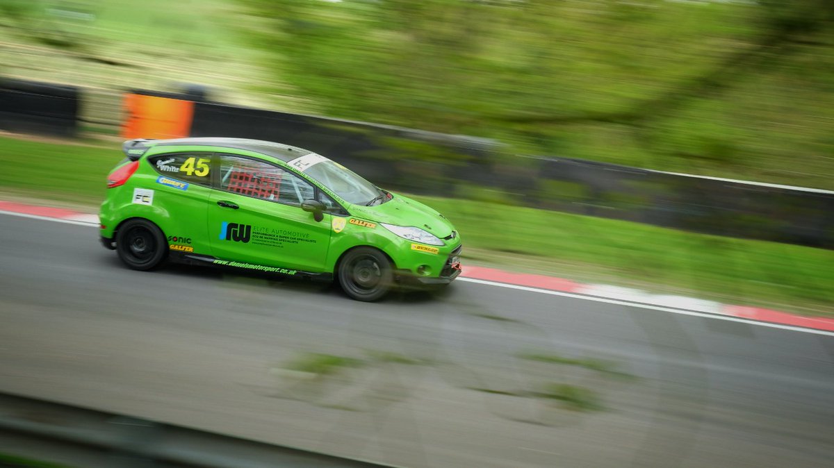 MSVPhotos's tweet image. Good afternoon from a mildly moist #CadwellPark. It's an unusual sessioned car track day… plus.google.com/+Msvtphotograp…