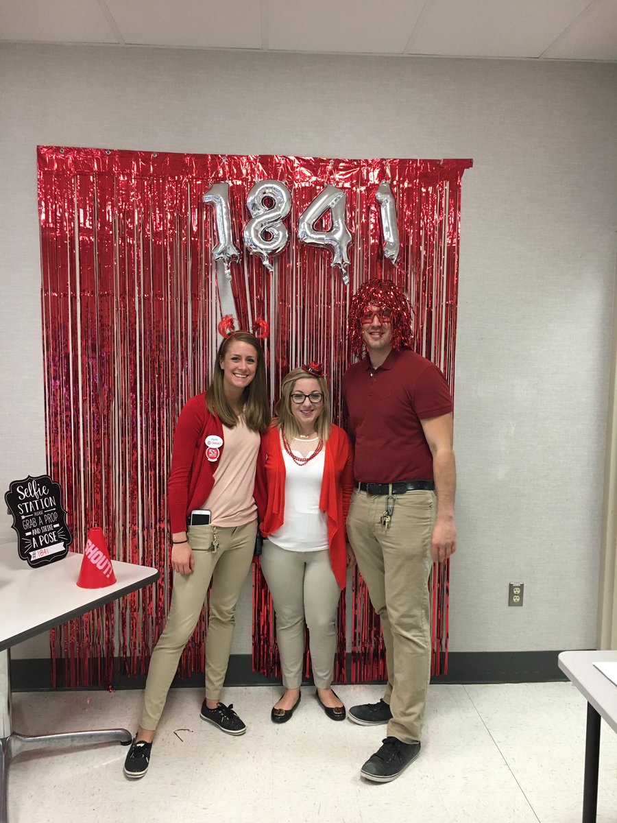 veramay11's tweet photo. When your team delivered amazing results all qtr long you take time to say #ThankYOU1841 🙌🏻🎉🎯🤗#TMappreciationweek @cat10jill @Herron9Herron https://t.co/n6o0rc4jsG