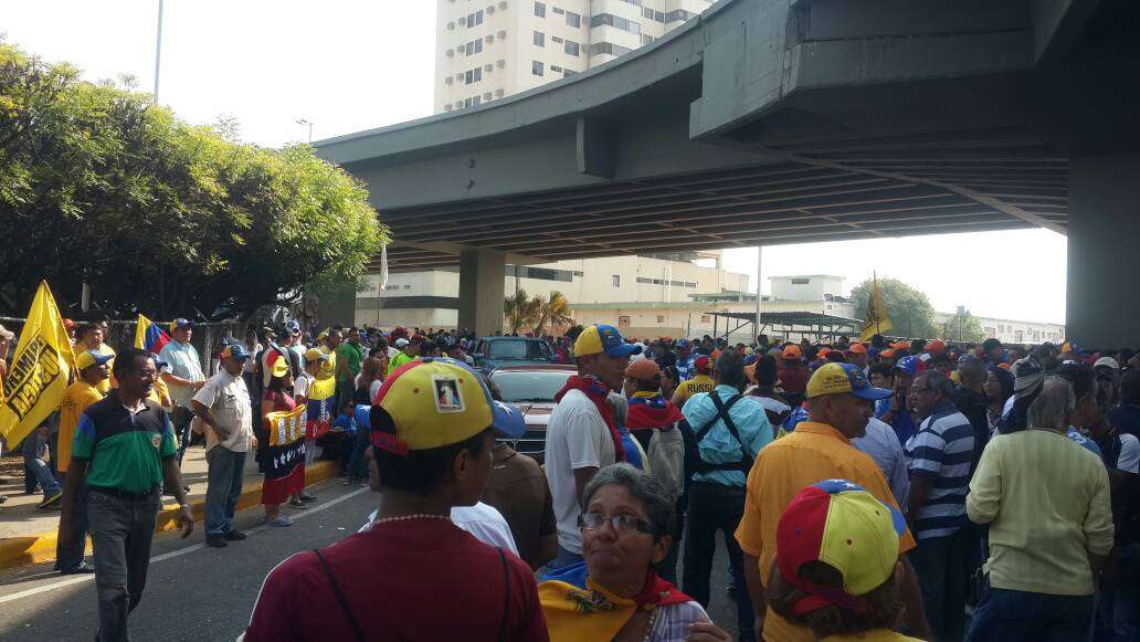 globovision's tweet image. #EnFotos  | Distribuidor de Las Delicias a la altura de la universidad Jose Gregorio Hernández en Zulia