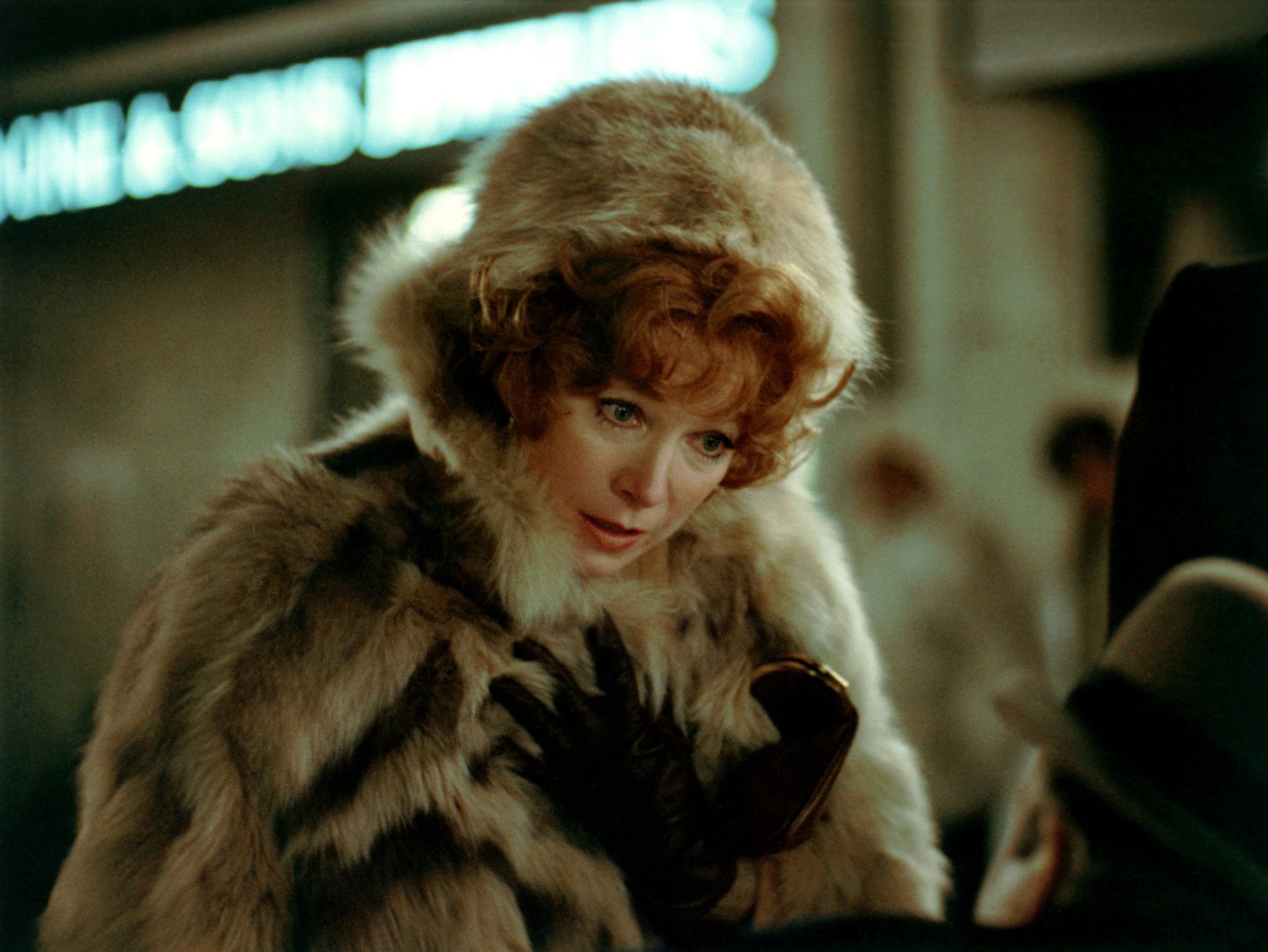 Happy birthday to the fabulous Shirley MacLaine! Here she is as Eve Rand in Hal Ashby\s BEING THERE (1979). 