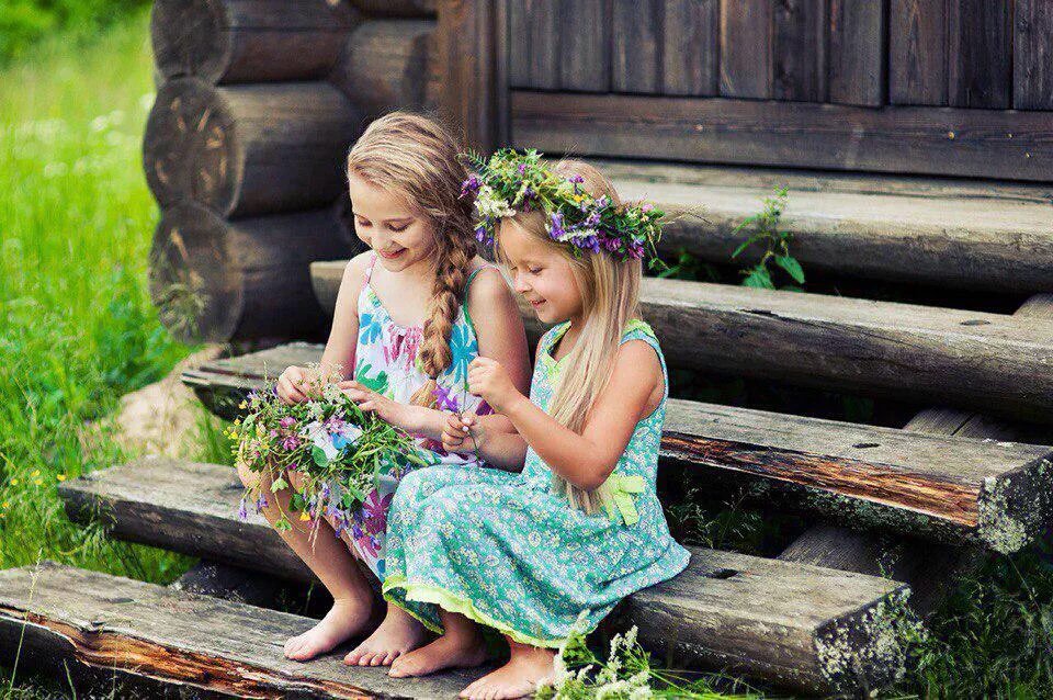 착한사람 곁에있으면
나도착해지고

악한사람 곁에있으면
나도악해지게됩니다

좋은사람 곁에있으면
나도좋은사람이되고

나쁜사람곁에있으면
나도나쁜영향을 받게됩니다

우린알게모르게
곁에있는사람에게 배우게되고
닮아가게됩니다

누구를곁에두느냐는
그래서신중해야합니다