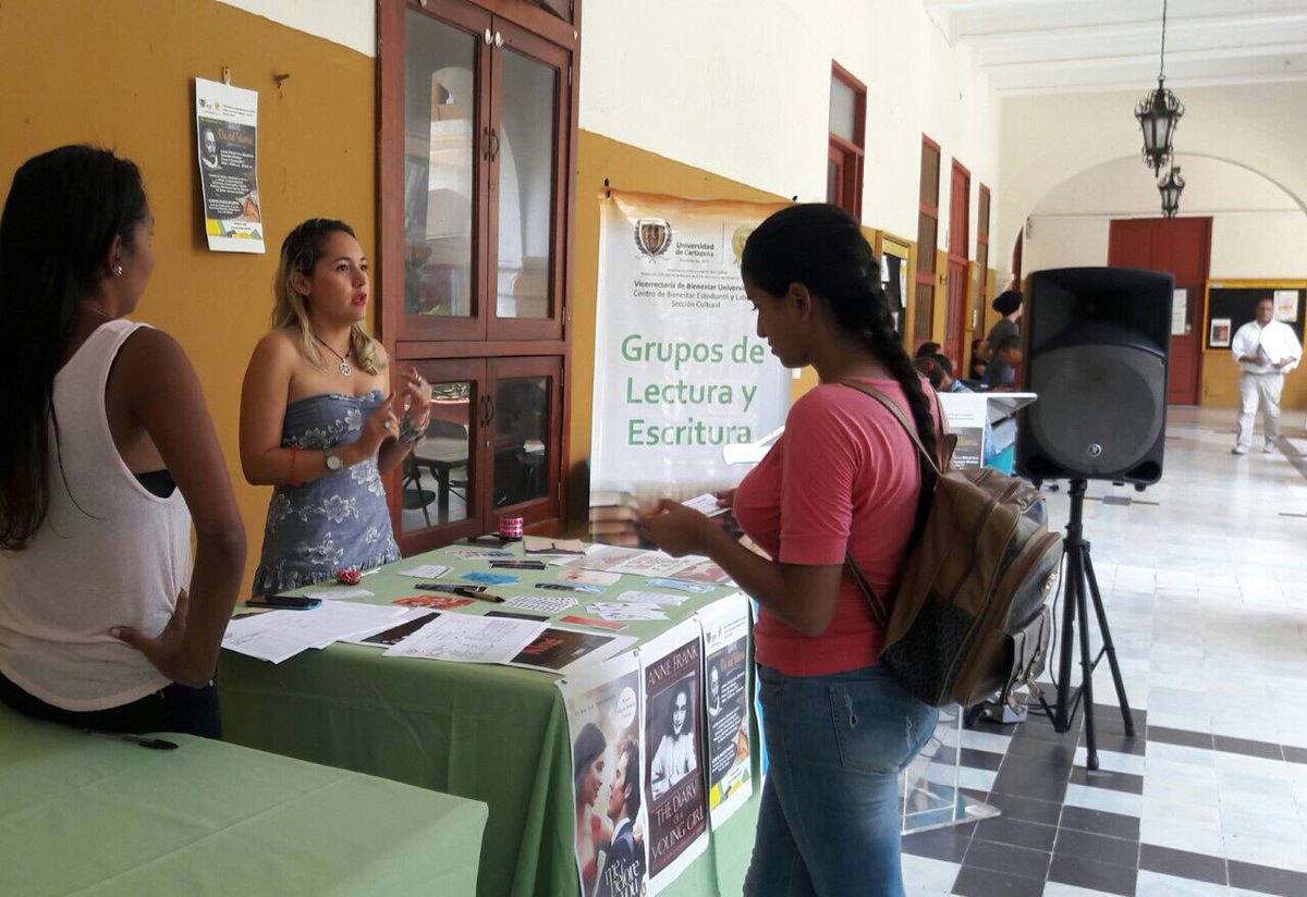 La Universidad de Cartagena celebra el Día del Idioma con lectura de poemas, homenajes a poetas, exposiciones y talleres.