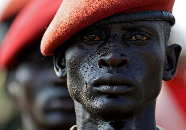 Powerful_Pix's tweet photo. A Sudan People's Liberation Army soldier stands at attention on the eve of South Sudan's independence from Sudan. https://t.co/7U6x0FH58d