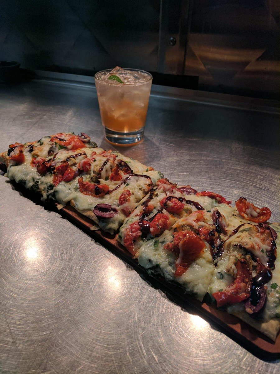 DoubleTreeColGA's tweet image. Spinach Artichoke Flat bread paired with our new drink &quot;Beach Vibes Only&quot;