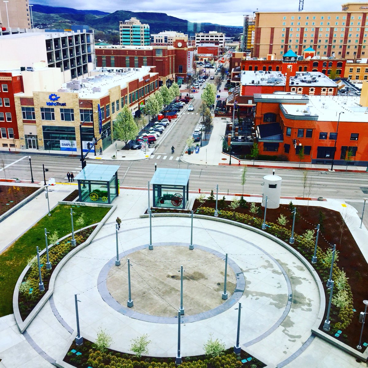 TVCanopy's tweet image. This wk we celebrate #IDArborDay2017! #DYK that our #CommunityTrees provide: #CleanAir #CleanWater &amp;amp; #HumanHealth. tvcanopy.net/air-quality/