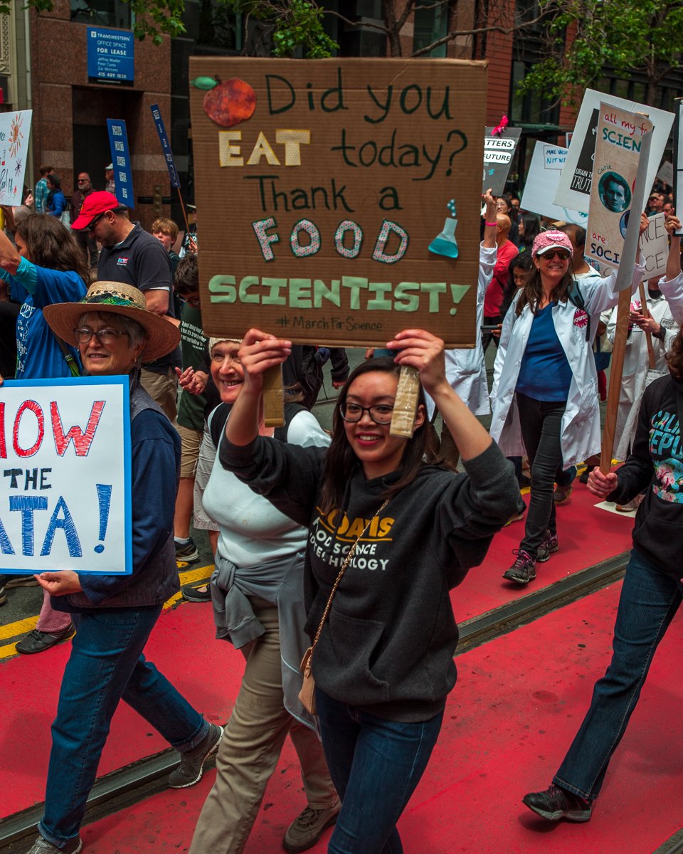 ianhboyle's tweet photo. A few more of my favorite 📸s from the #marchforscience #earthday2017 #marchforsciencesf https://t.co/HF4XhfJYsv https://t.co/FvtZxyNV7g