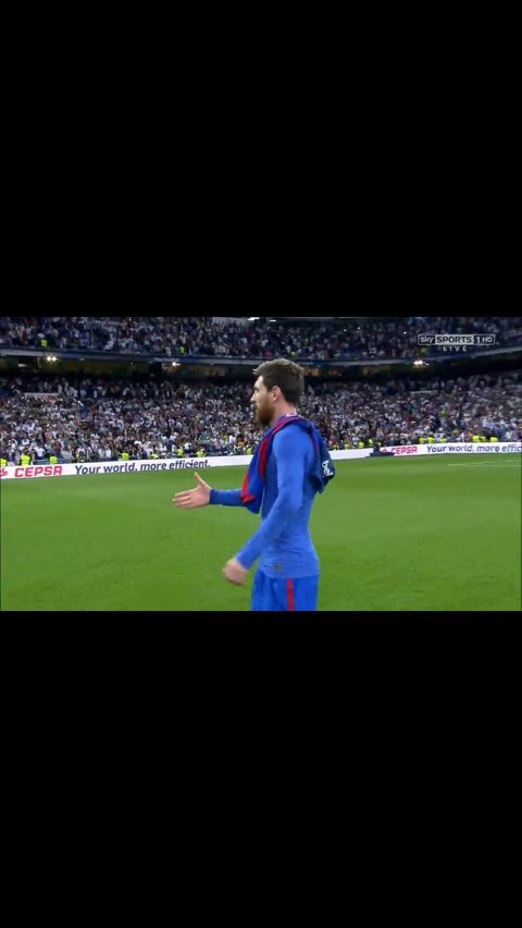 FrenchFCB's tweet photo. Messi et Cristiano apres le match hier soir https://t.co/38sjUvGqsn