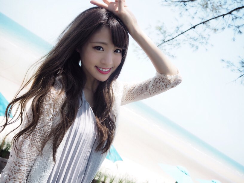 涼しい服装の志田友美