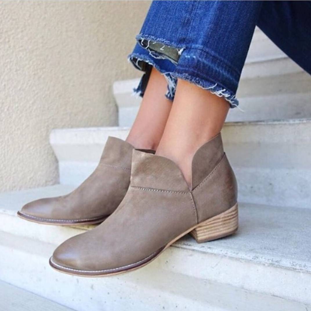 This combo 😍👌 || The Snare Bootie @seychellesshoes with a hi-low hem 🙌