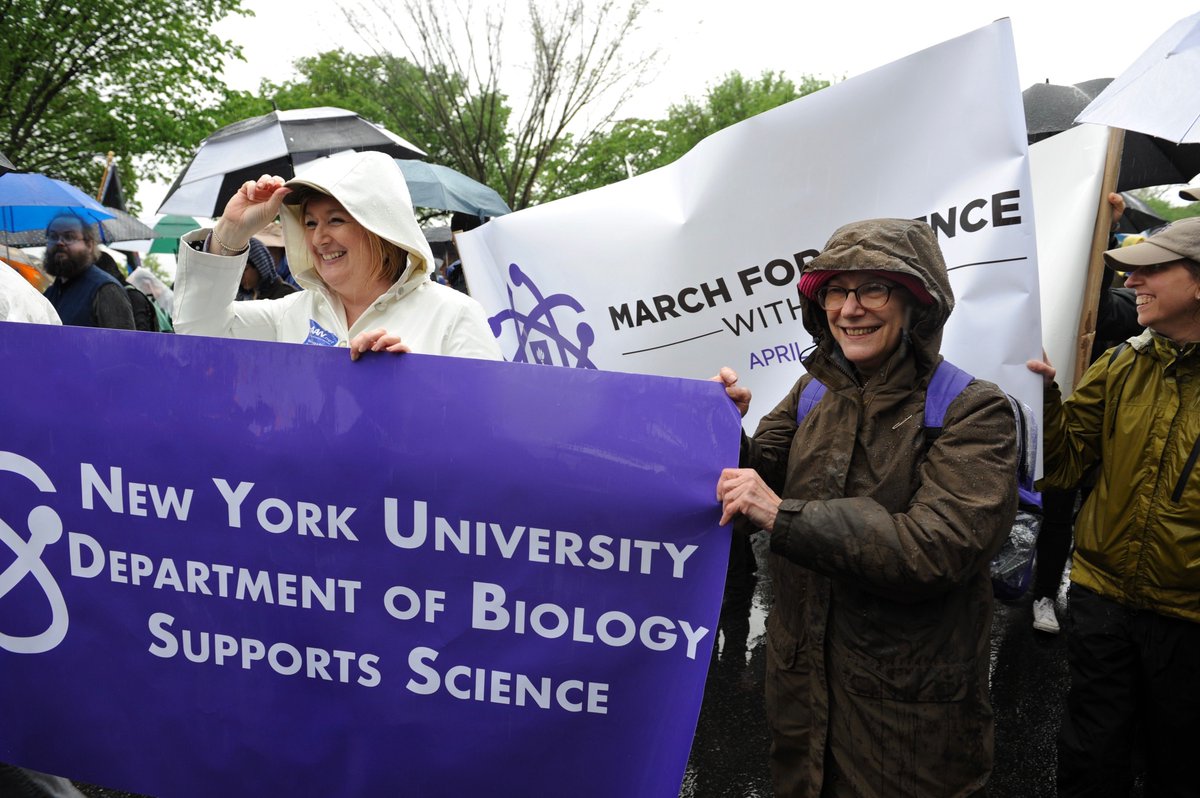 nyuniversity's tweet photo. Rain didn't stop #NYU students, faculty, and administrators from standing up for research at @ScienceMarchDC on Saturday! ☔️🔬 https://t.co/RbZ3KEXb55