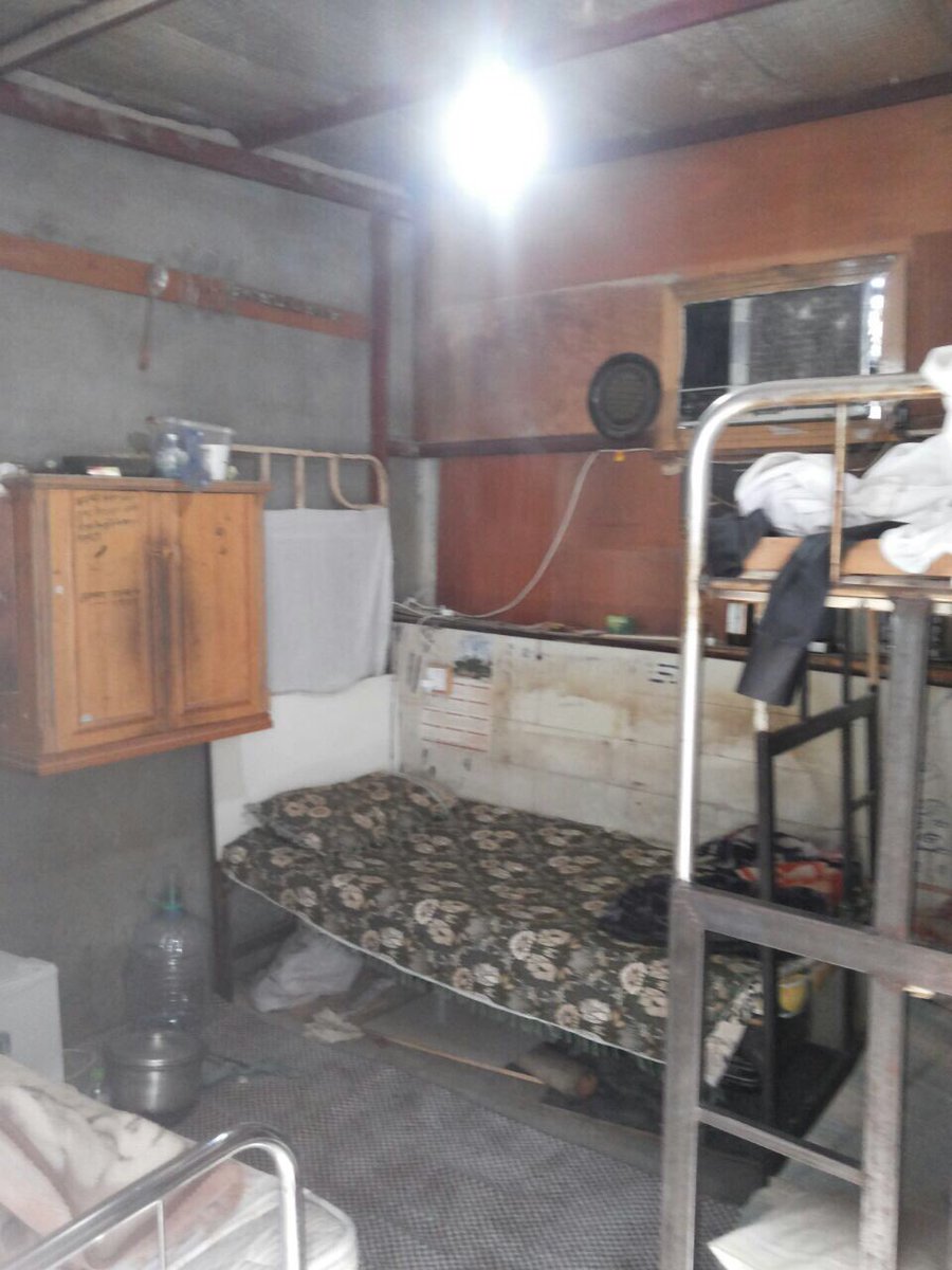 Khobar_mun's tweet photo. #بلدية_الخبر : في حملة مشتركة بالتعاون مع الدفاع المدني وشركة الكهرباء .. اغلاق عدد من الورش المخالفة للإشتراطات بصناعية الثقبة https://t.co/ucrO9WpVVj
