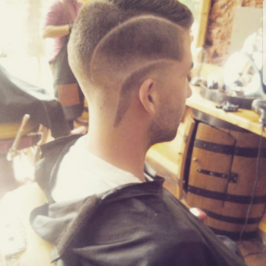 CorkBarberShop's tweet photo. Comenzando la semana en Cork Barber Shop.  #corkbarbershop #barberos #peluqueros https://t.co/7GuRxdgmJE