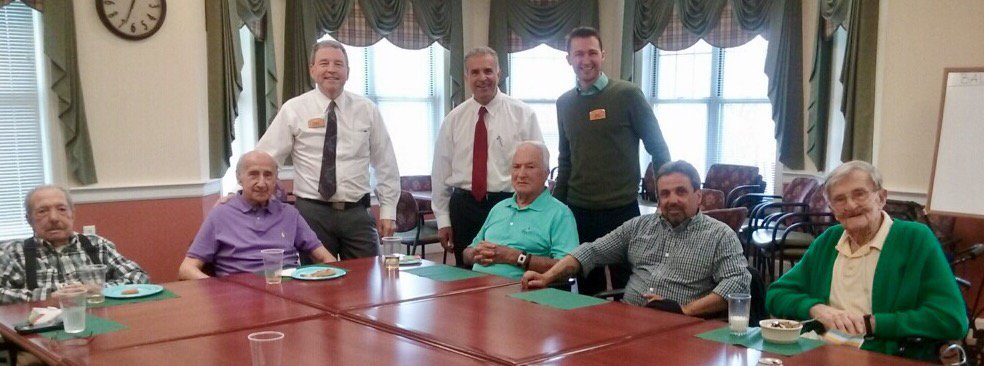 MichaelFDOS's tweet image. Connecting with the community! @DeanJMazzarella Mayor Mazzarella stopped by for our men&apos;s pizza lunch!