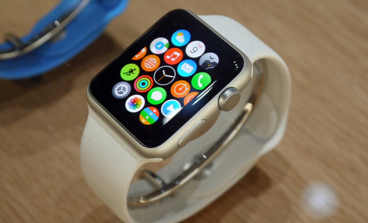 قطر نولوجي A Twitter اليوم هو الذكرى الثانية لطرح ساعة ابل