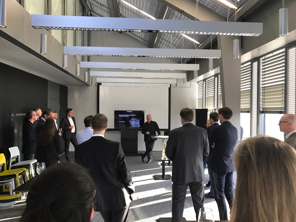 Vorabend in den Highlight Towers bei @DesignOfficesDE! Toller Blick - spannende Einblicke in d. Zukunft d. Arbeitens!