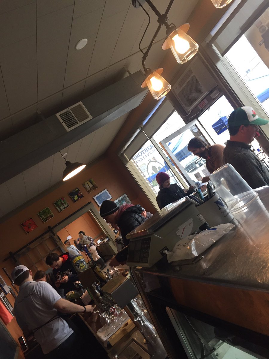 3BrothersMarket's tweet image. Thanks 2 everyone who came 2 our 2Yr Anniversary Party! Plenty of great #CraftBeer left so come by! #3bros