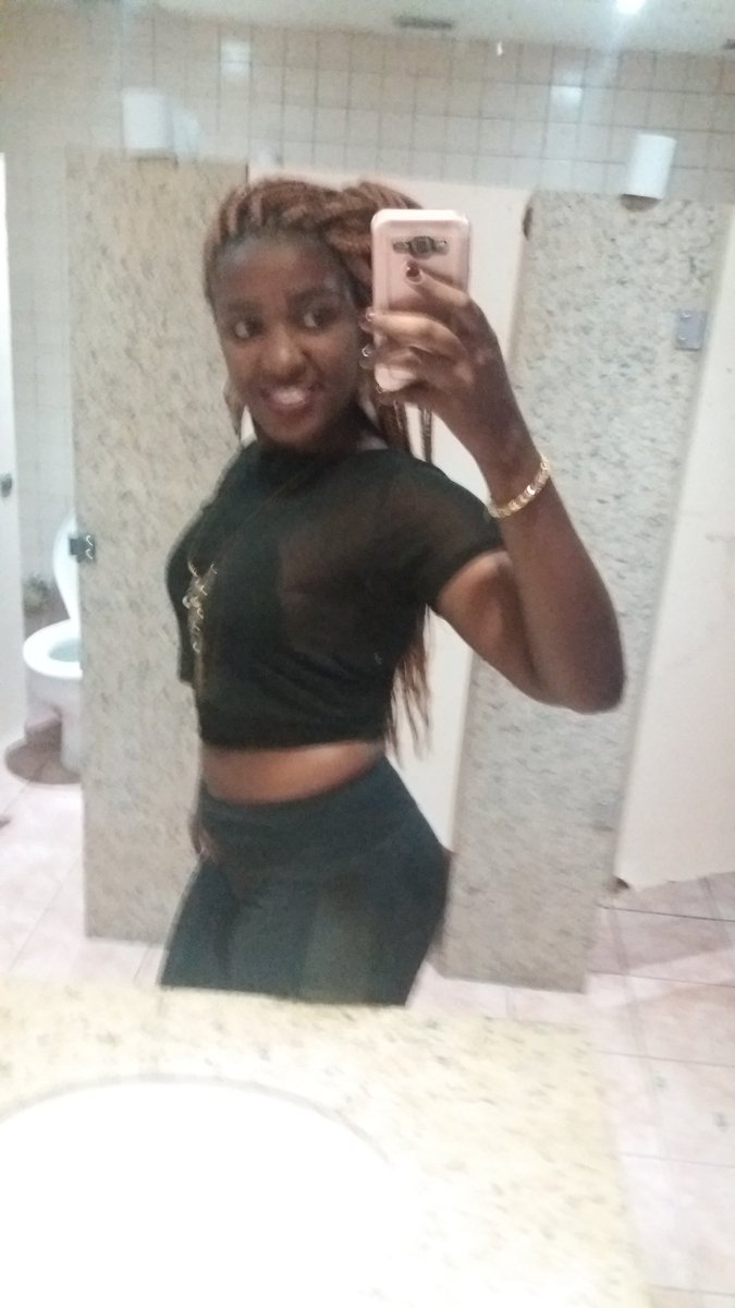 JosiiBlack's tweet image. Se liga essa pretinha toda impiriquitadinha meio modeletizinha na pegada France. 🎶🎶
#DeOntem
#Pagodebom
#GrupoMufuá 👏👏👌