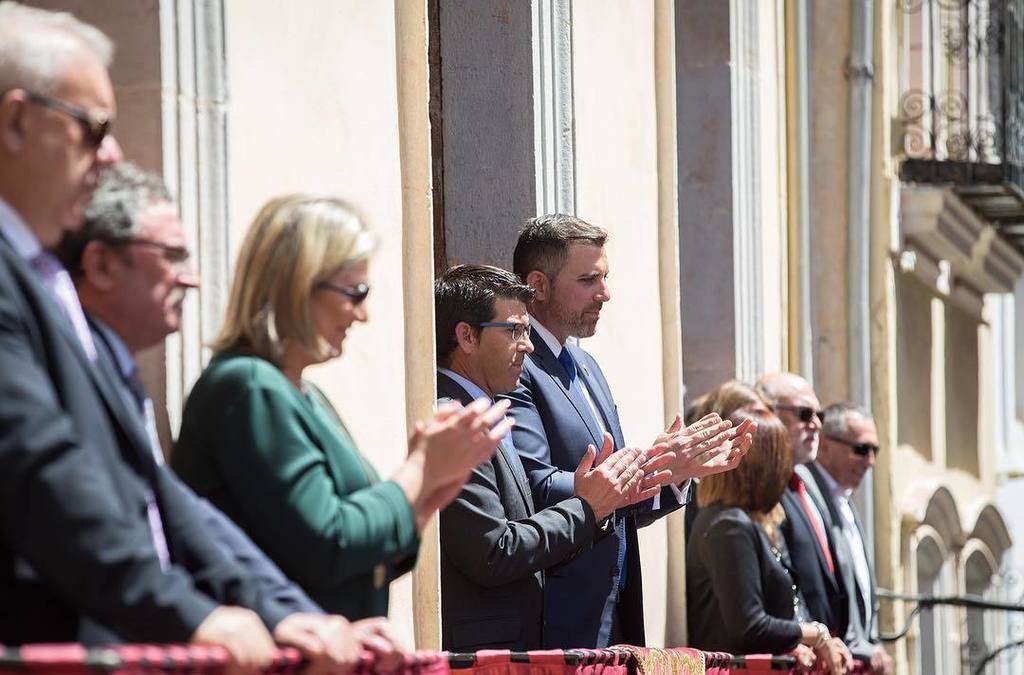 El president de la Diputació, Jorge Rodríguez, ha presidit la desfilada de bandes de #FestesCullera2017 #Cullera