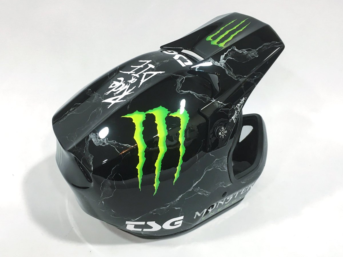 idcustom's tweet photo. Max Fredriksson rolling out the monster marble detailing 👌

#tsghelmets #imagedesigncustom #custompaint #monsterenergypaint https://t.co/ax2DdZnLb6
