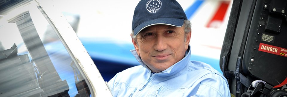 Il est temps de le révéler, le président d'honneur d' #Airexpo2017 sera le grand passionné d'aviation Michel Drucker !