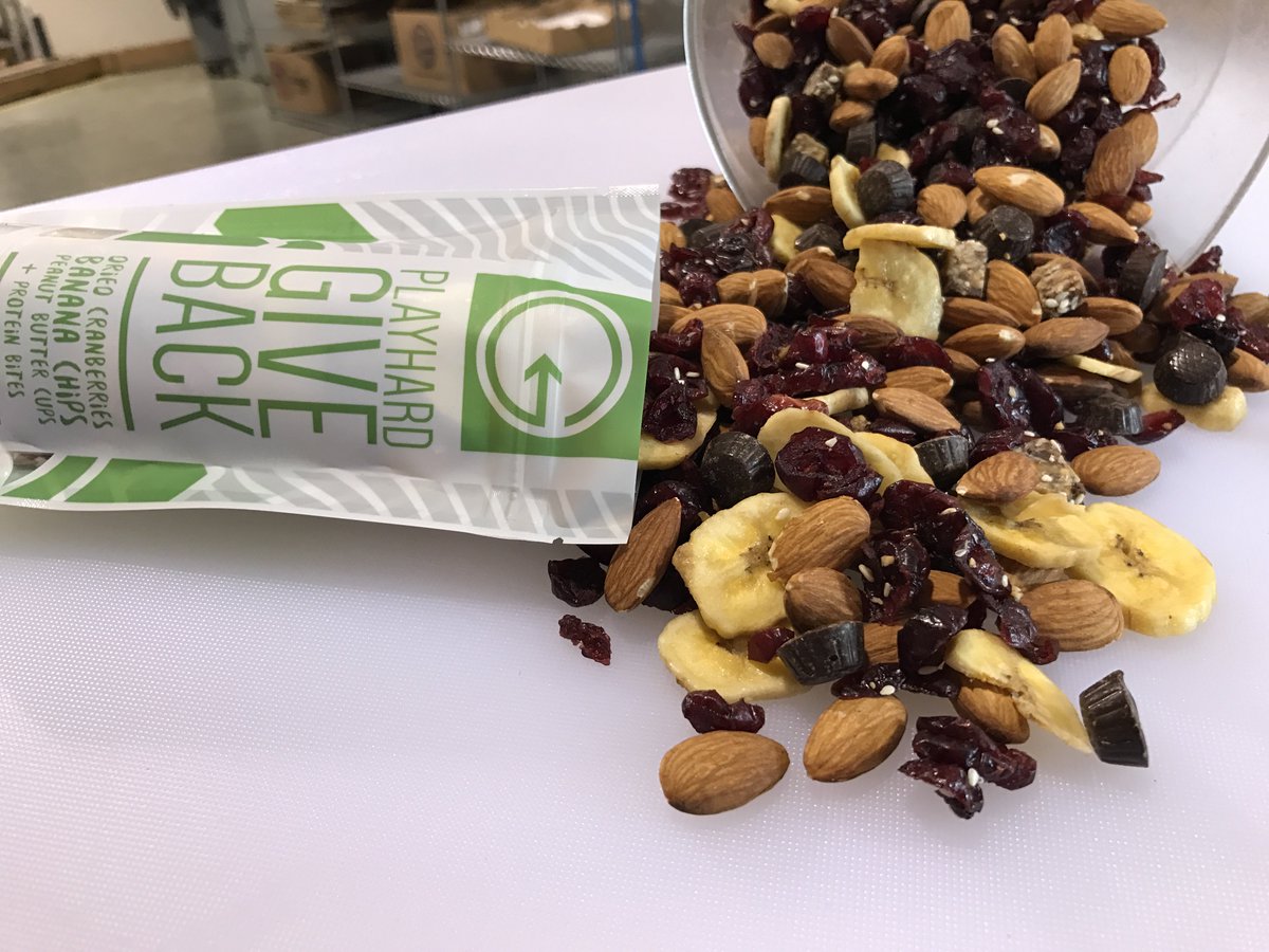 Is this your favorite mix? The flavor combo will definitely make your mouth water! 
#PlayHardGiveBack #PHGB #Snacks #KarmaKandy #GiveBack