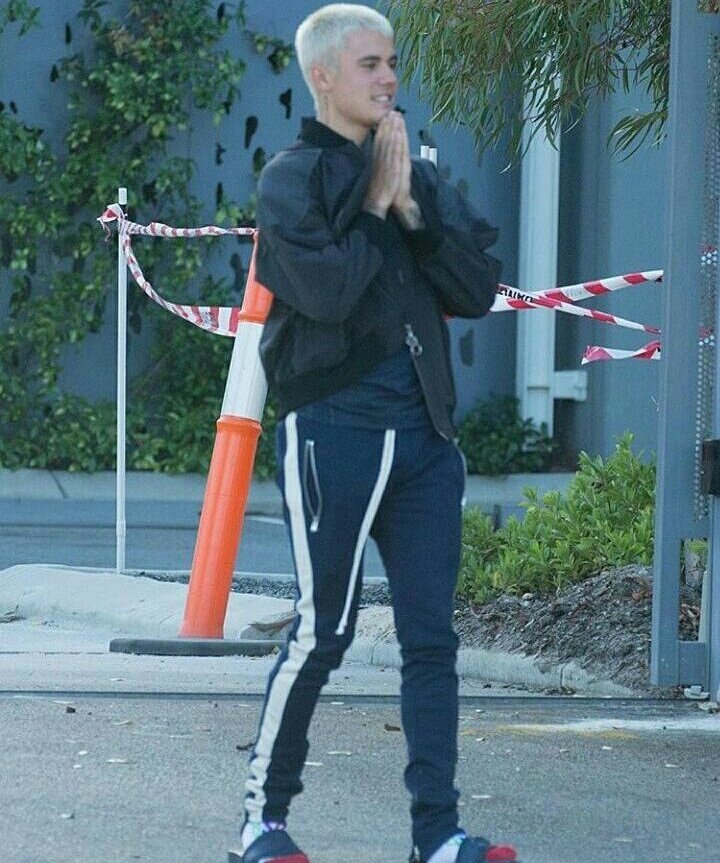 ProjectVoteJus's tweet image. META: CEM comentários!!
Comente mais de VINTE VEZES
BORA VOTAR PELO AMOR DE DEUS!!

RT=VOTO

#VideoLove Justin Bieber