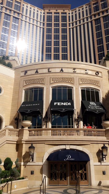 Living 10 minutes from the strip is a must💋🌸 https://t.co/bpOFA1HTuz