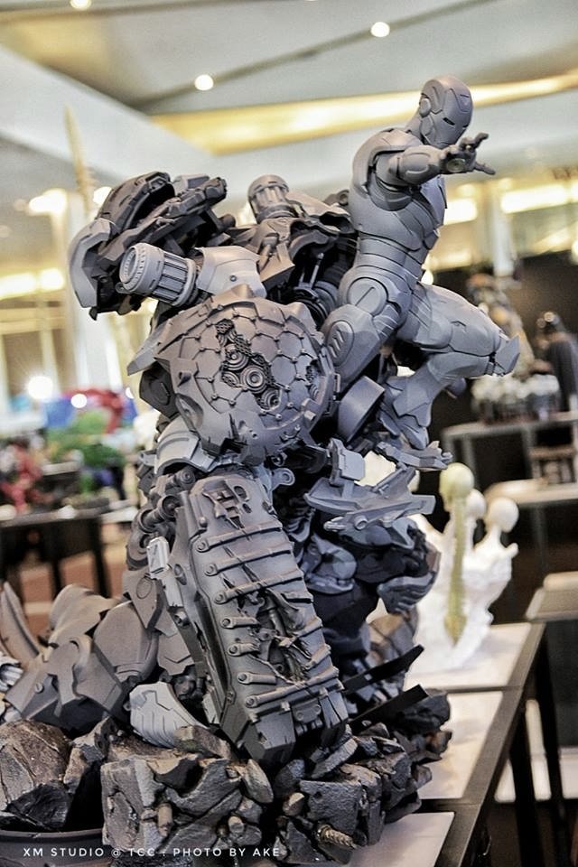 xm studios hulkbuster statue