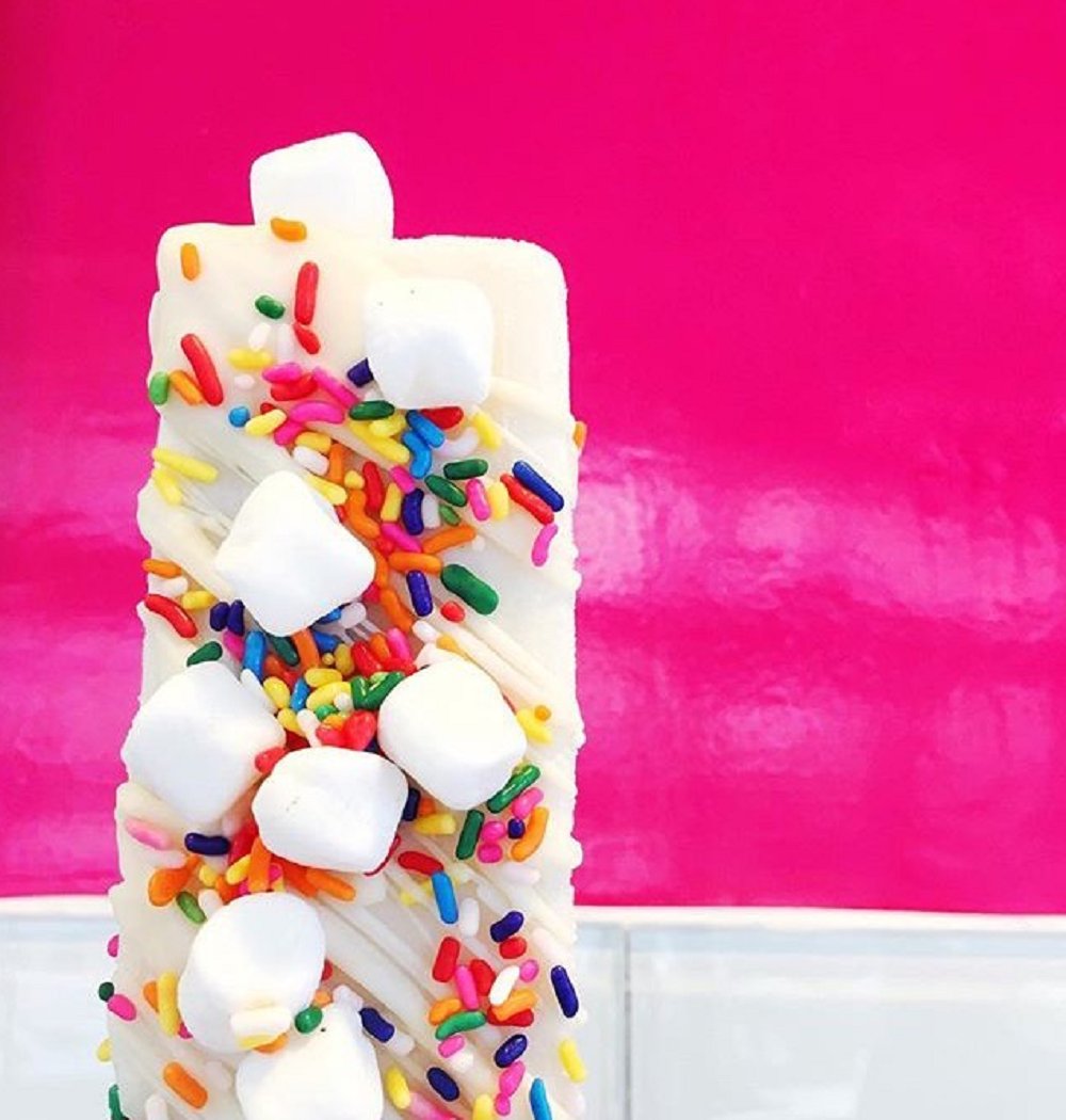 Got a case of the #MondayBlues? Let @rocknpopsbr turn that frown upside down with their weekday #HappyHour from 3-6pm!